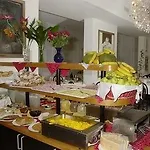 Wally Hotel 3*
